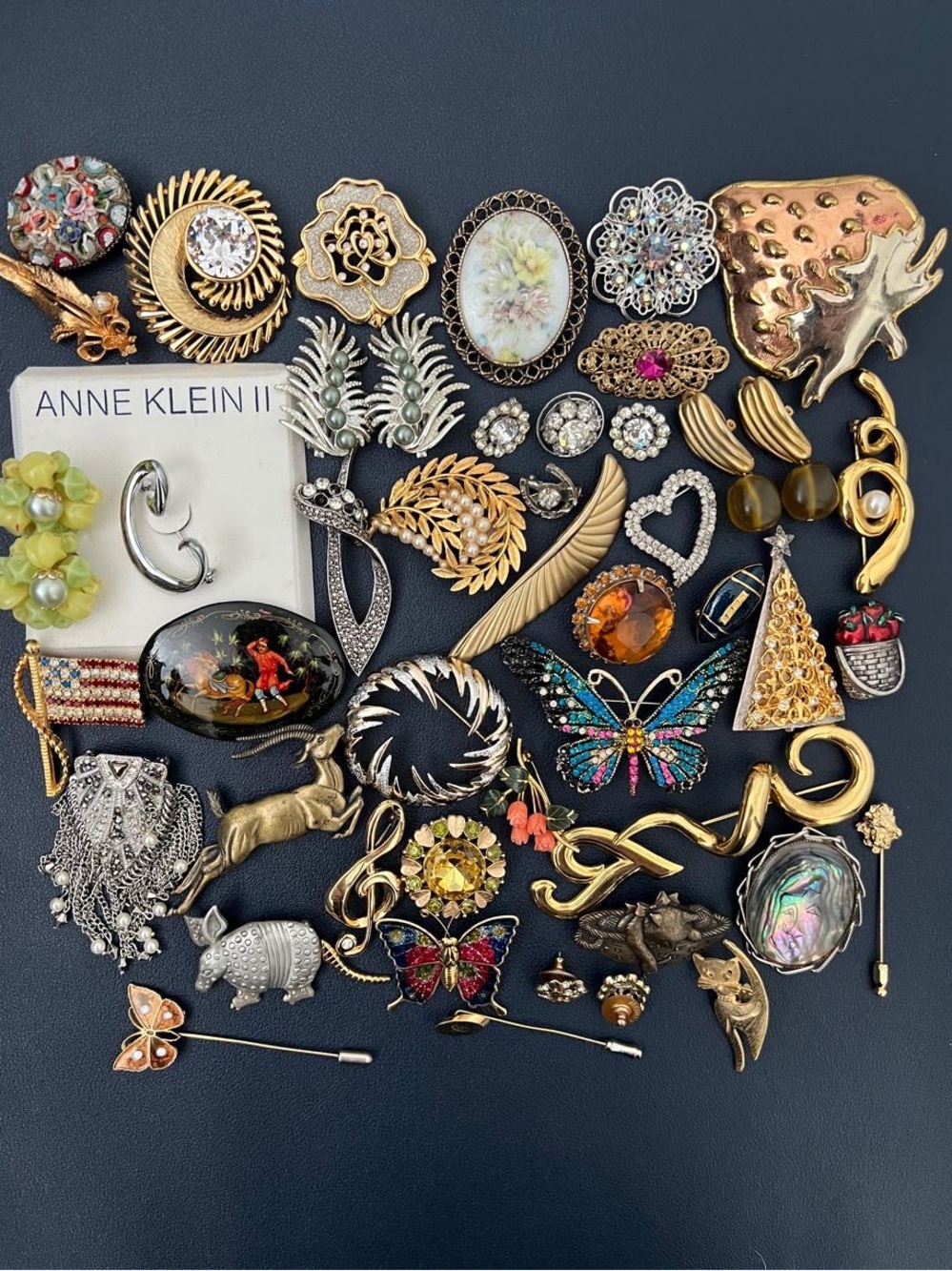 Vintage to modern Bundle Brooches and Earrings lot, Set